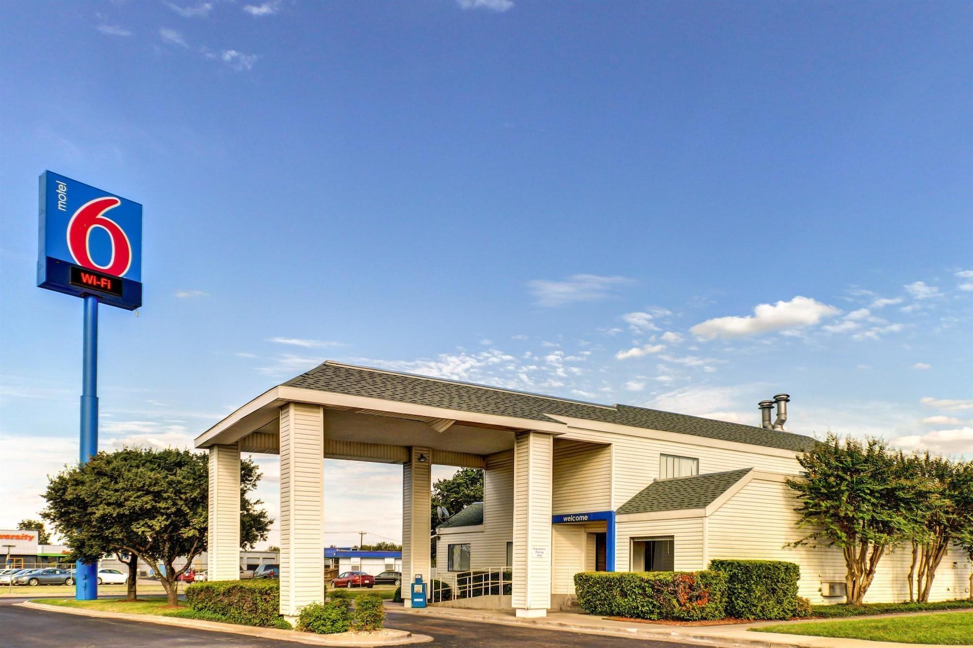 Days Inn By Wyndham Waco University Area Exterior foto